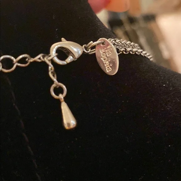 Elegant Silver Floral Necklace - Picture 3 of 3